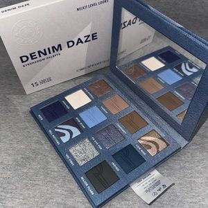 elf X American Eagle ‘Denim Daze’ eyeshadow palette!